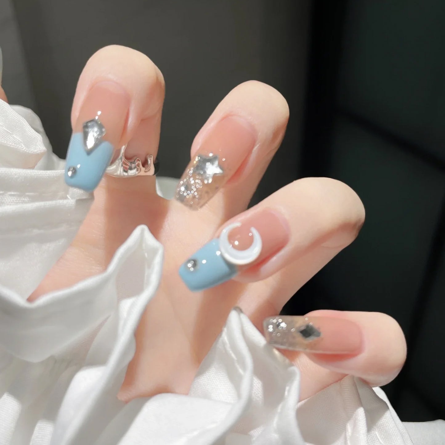 NZJ031 White Nail Art Moon Ornament Shell Curved Moon Manicure Aurora DIY Jewelry 3D Nail Art Decorations