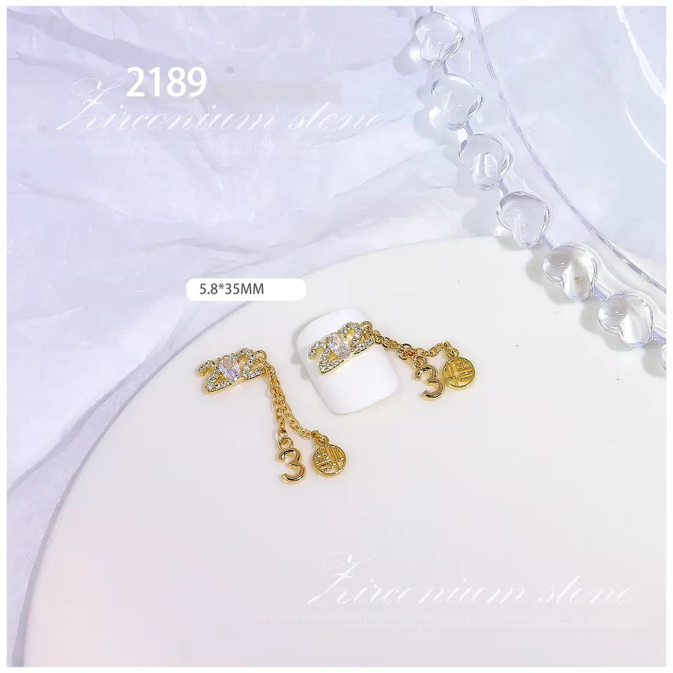 NZJ029 Nails Art Zircon Gold Metal Nails Designers Charms Luxury Flexible Press On Alloy New Year's nail accessories 2023