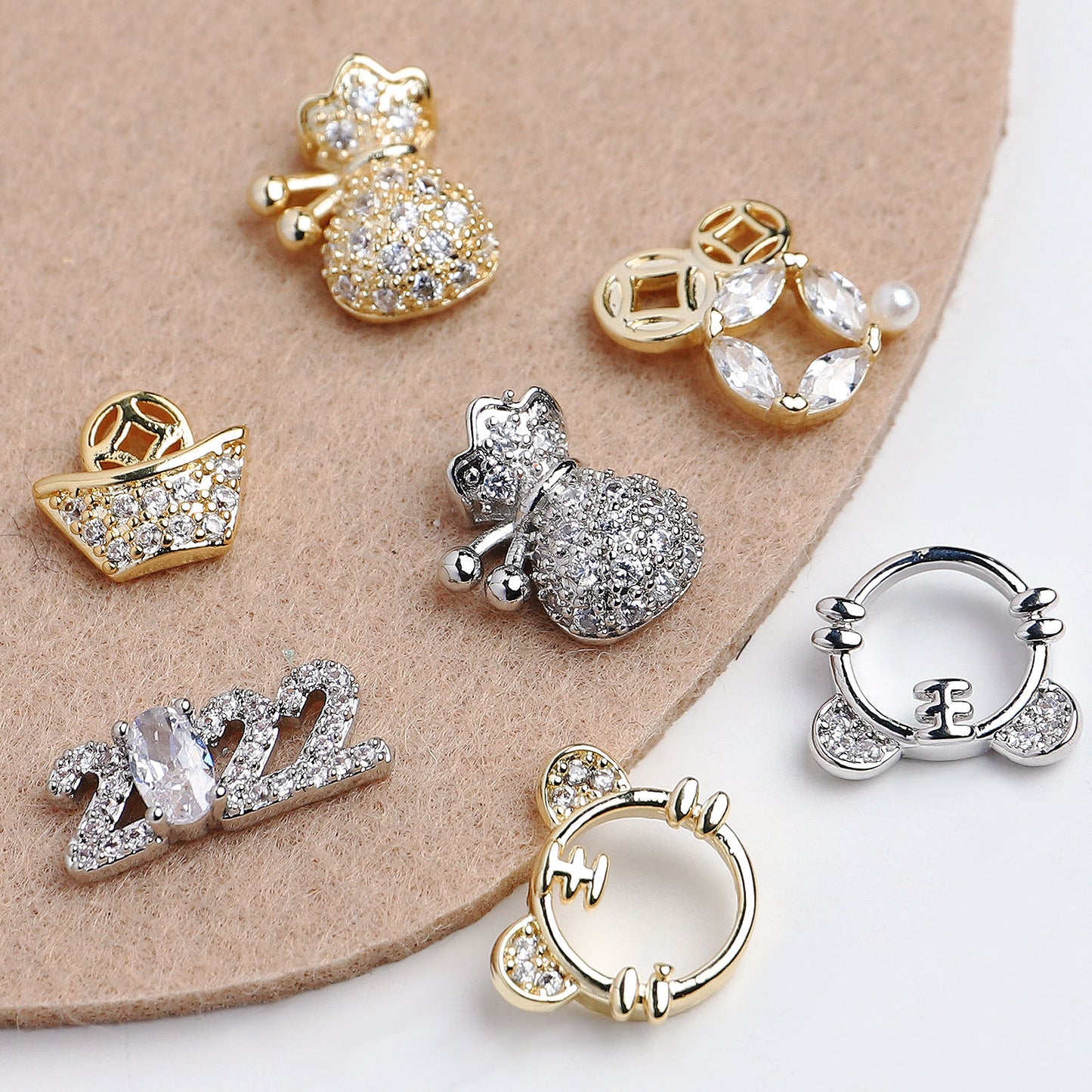 NZJ055 Nail Art Tiger Year Jewelry New Year Rhinestone Super Flash Zircon Rich Fortune Lucky Cat Nail Decoration