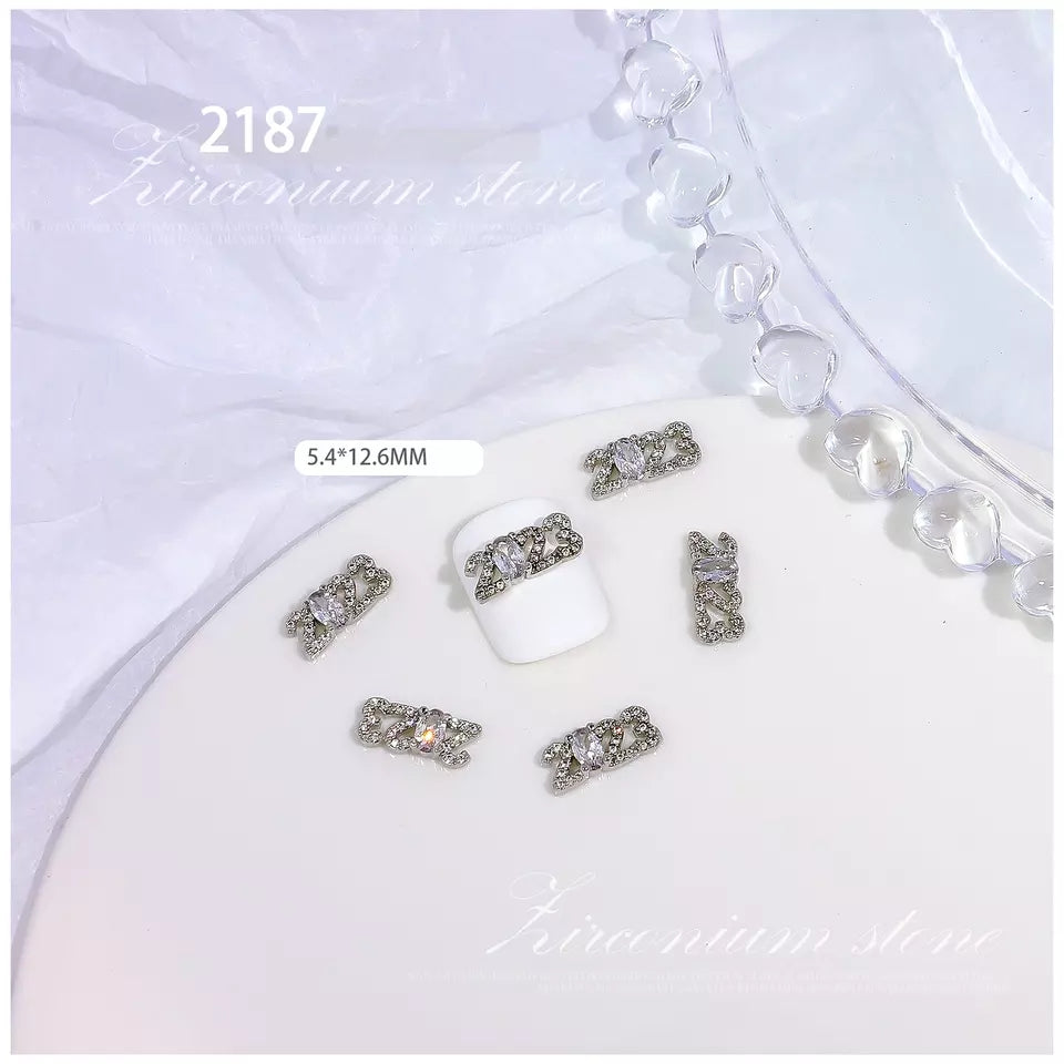 NZJ029 Nails Art Zircon Gold Metal Nails Designers Charms Luxury Flexible Press On Alloy New Year's nail accessories 2023