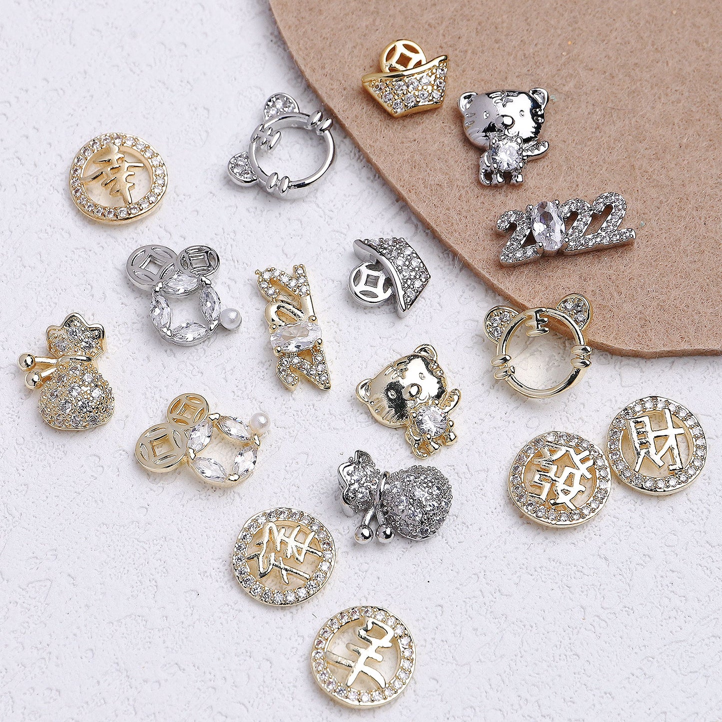 NZJ055 Nail Art Tiger Year Jewelry New Year Rhinestone Super Flash Zircon Rich Fortune Lucky Cat Nail Decoration