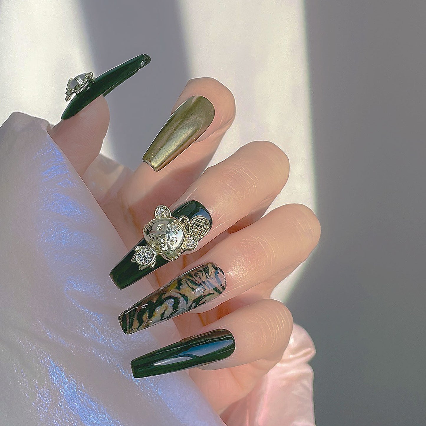 NZJ053 New Year's Zodiac Luxury Alloy Zircon Tiger Rhinestone Nail Art Jewelry