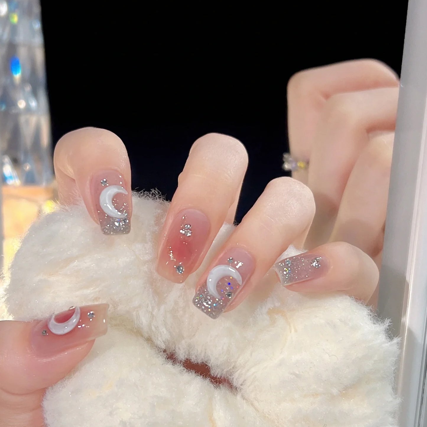 NZJ031 White Nail Art Moon Ornament Shell Curved Moon Manicure Aurora DIY Jewelry 3D Nail Art Decorations